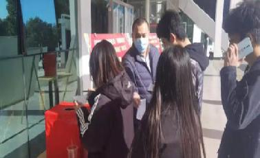 嘉园三楼餐厅正在参加“十佳服务窗口”评选活动，快为你更喜欢的窗口投票吧！